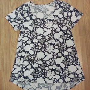 Lularoe Medium Classic T